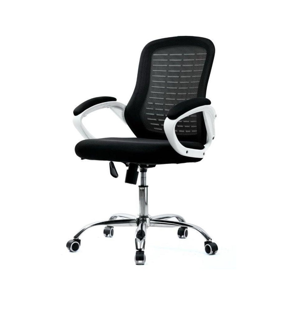 White mesh director chair with medium back