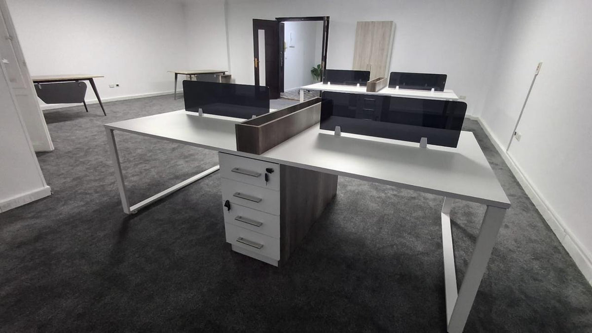 Work cell for four people with transplant box - Dark fam glass