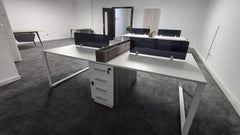 Work cell for four people with transplant box - Dark fam glass